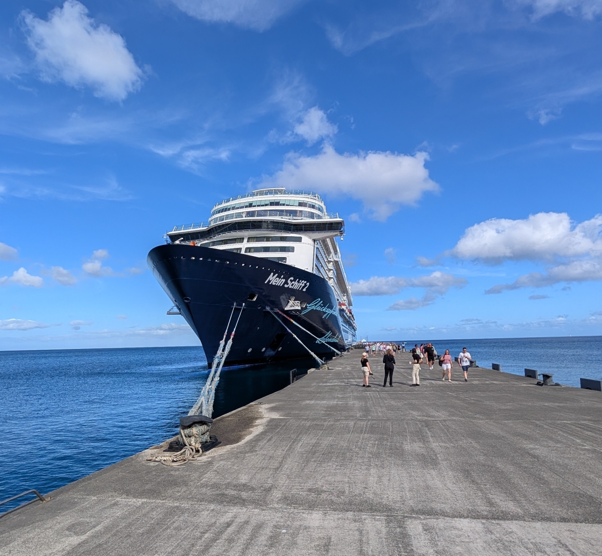 Mein Schiff 2 am Anleger