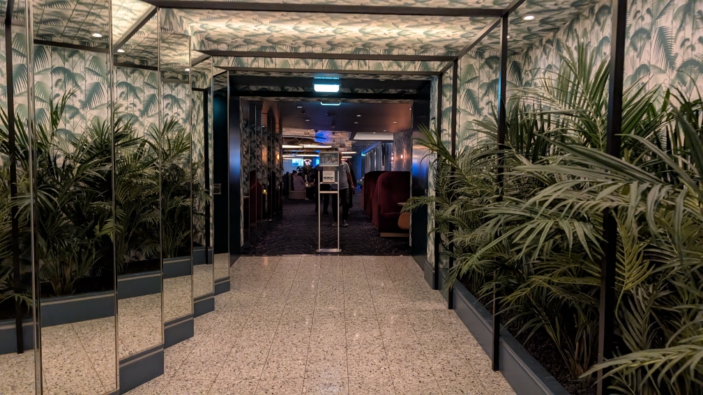 Mein Schiff 2 - Eingang Schaubar