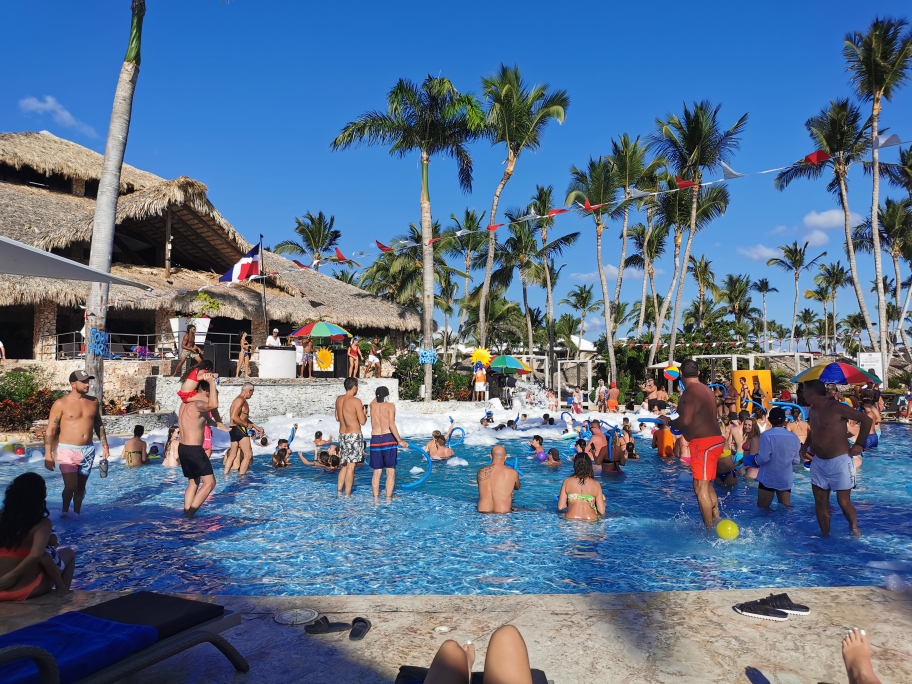 Zentralpool Dominicus Beach mit Schaumparty