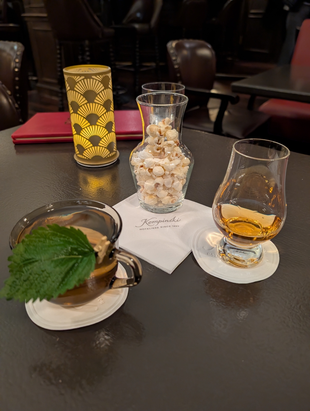 Runde 1: Saisonale Cocktail Variation mit schwarzem Tee und Rum