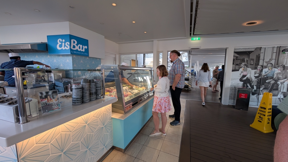 Mein Schiff 2 - "Eisbar" (Pool-)Deck 12 (Aqua)