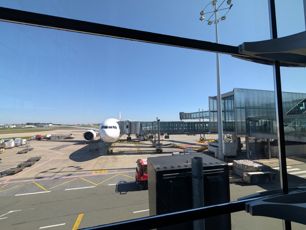 Blick auf unseren Flieger am (A380-)Gate