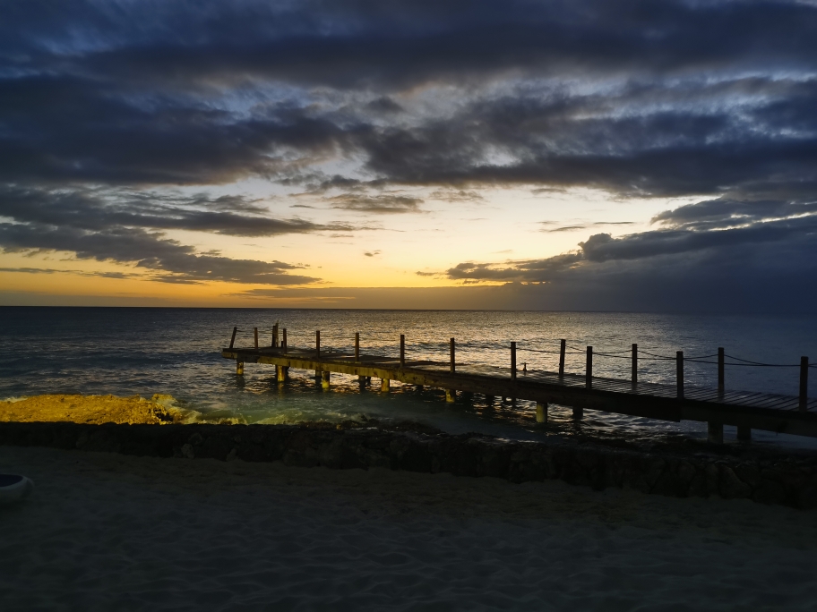 Französisches Restaurant - Blick aufs Meer