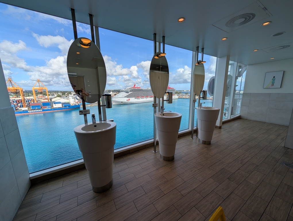 Mein Schiff 2 - Damen WC auf Deck 12