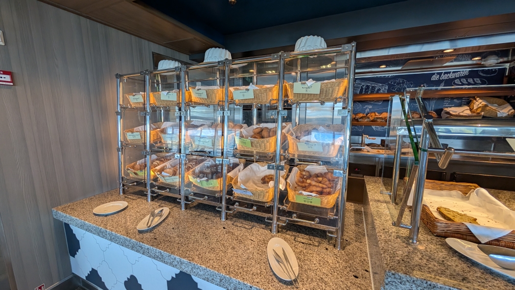 Mein Schiff 2 - Backstube am Eingang Anckelmannsplatz