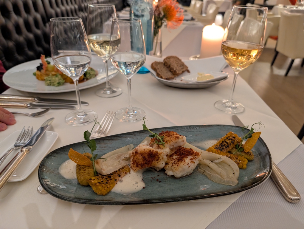 Seeteufel mit Mais, Chorizo, Fenchel, Whisky und Rauch