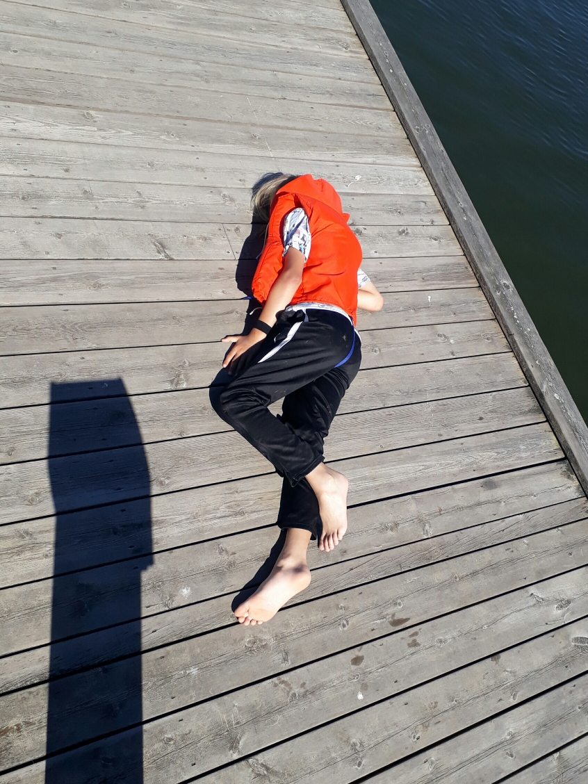 Fredrik is off the boat and then this! Ground!