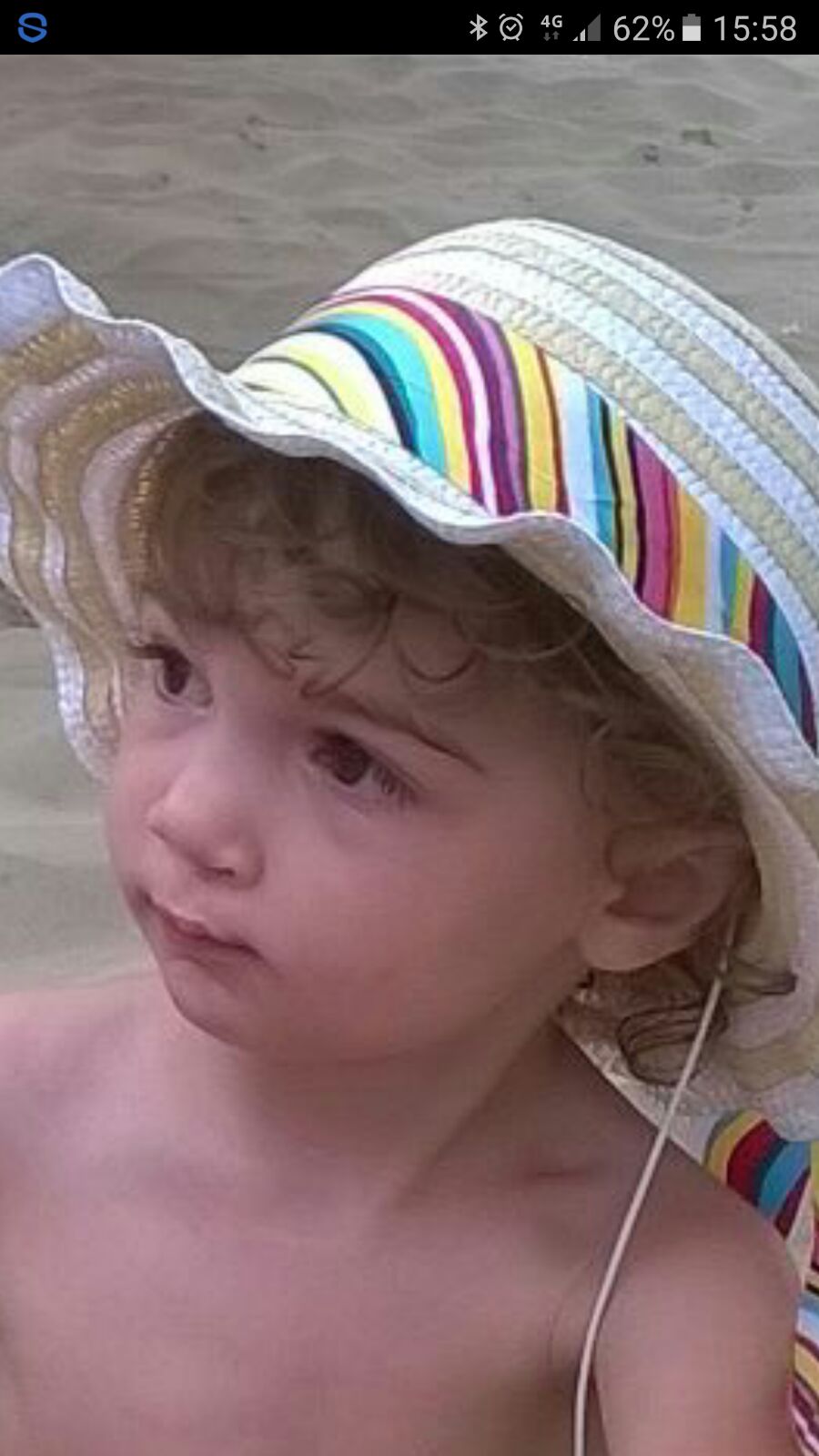 Arianna a 2 anni al mare