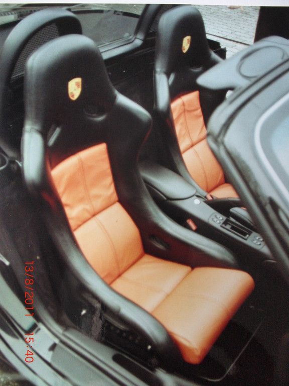Autositze (Schalensitz) aus echtem Leder zweifarbig bezogen