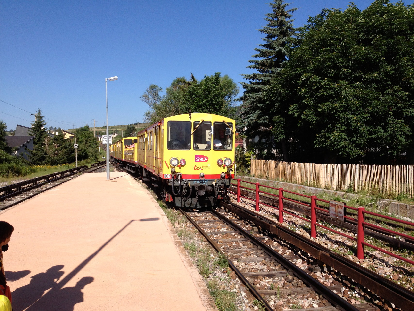 LE TRAIN JAUNE