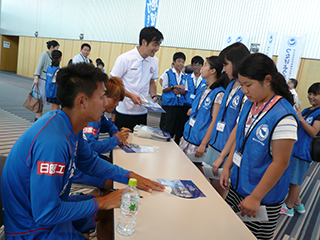 カターレ選手によるサイン会