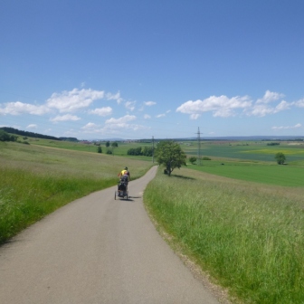 Radweg mit Fahrradfahrer