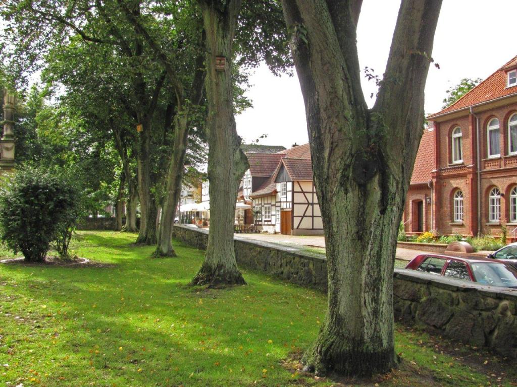 I. Kirchstrasse, Kirchhof (© Claus Lampe)