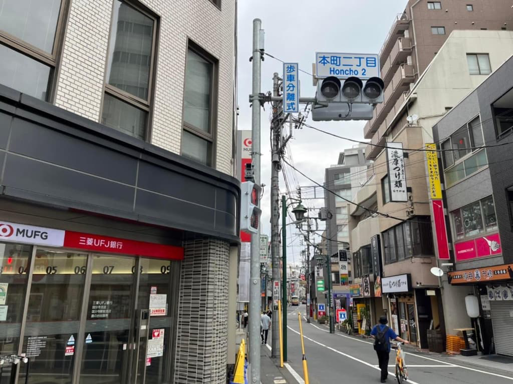 三菱UFJ銀行国分寺支店を左手に見て直進します