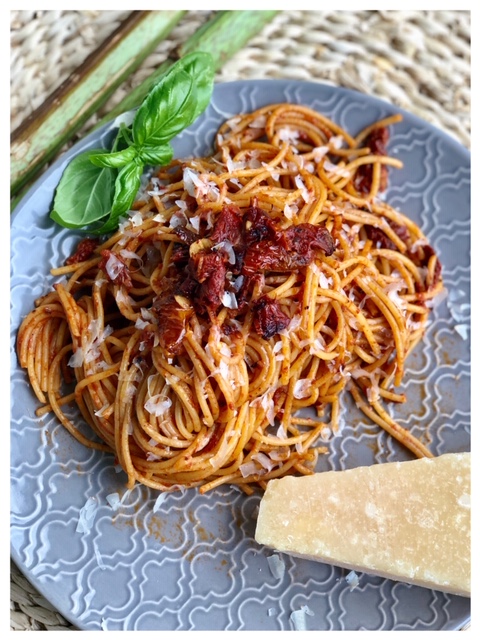 Butter-Nudeln mit Tomatenmark l Tuerkische Nudeln mit Salca l Tuerkisches Nudel Rezept