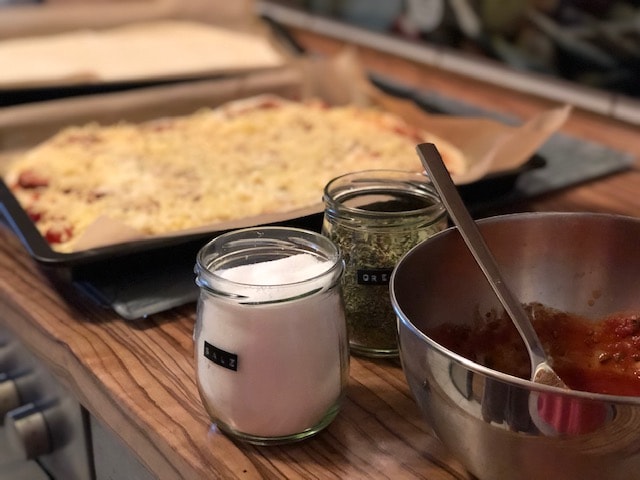 die beste selbstgemachte Pizza mit Sucuk l der Teig muss nicht gehen