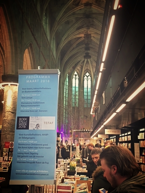Die schoenste Buchhandlung in Europa l eine Buchhandlung in einer Kirche in Maastricht