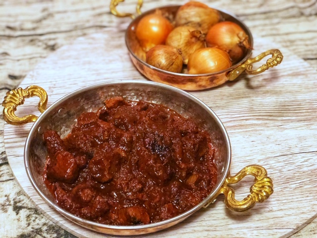 einfaches klassisches Gulasch Rezept wie bei Oma | Rindergulasch