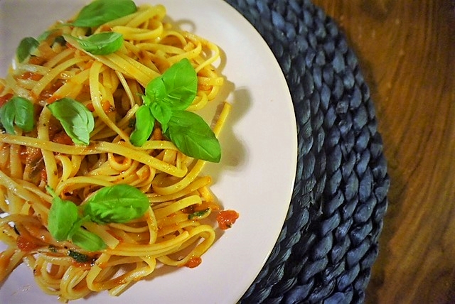 original Spaghetti Napoli in 15 Minuten l Spaghetti mit Tomatensosse