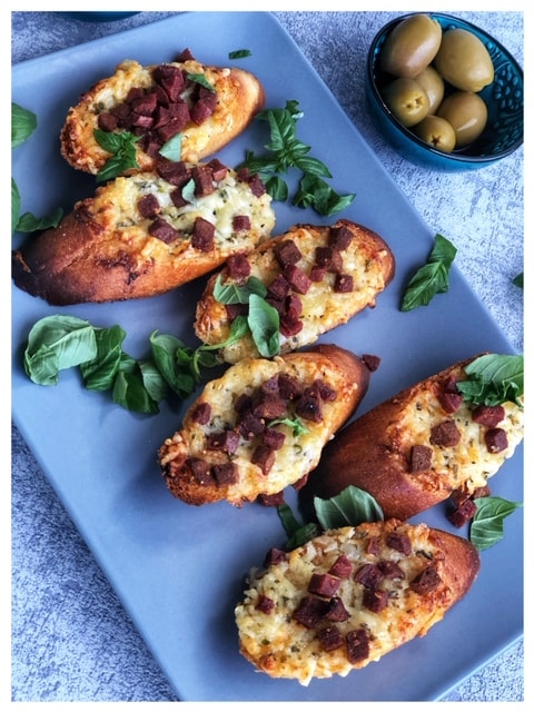 Tuerkisches Kraeuterbaguette mit Sucuk l selbstgemachtes Kraeuterbaguette
