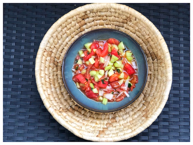 Tuerkische Gazpacho mit Tomaten und Minze l Kalte Gemuesesuppe tuerkischer Art