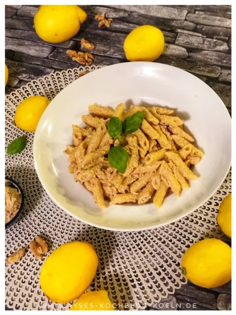 Orientalisches Pesto mit Walnuessen und Ricotta