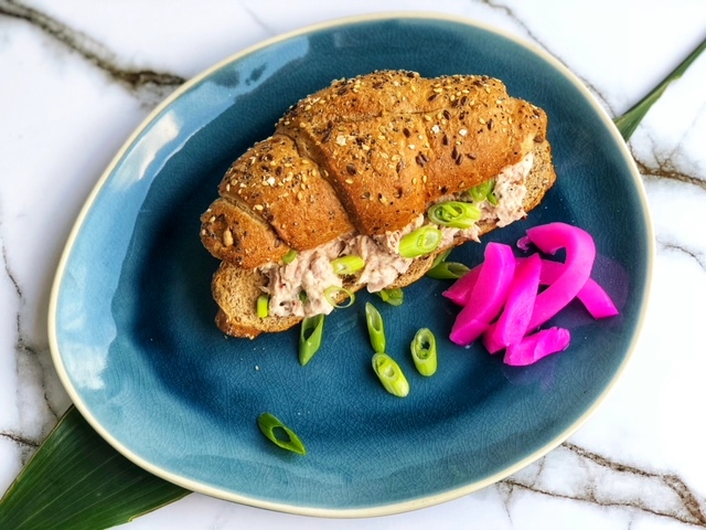 saftiges Thunfisch Sandwich Subway mit Mayo
