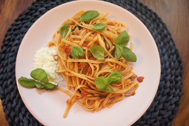 original Spaghetti Napoli in 15 Minuten l Spaghetti mit Tomatensosse