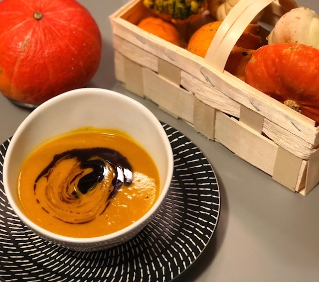 Schnelle Kuerbis Kokos Suppe Mit Ingwer Und Curry Low Carb Rezepte