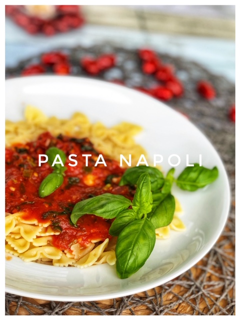 schnelle Spaghetti mit Tomatensosse und Basilikum l Spaghetti Napoli fertig in 15 Minuten