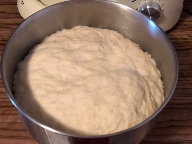 die beste selbstgemachte Pizza mit Sucuk l der Teig muss nicht gehen
