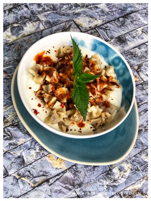Tuerkische Manti mit roter Sauce l Manti Teig l Tuerkische Tortellini mit Joghurtsauce