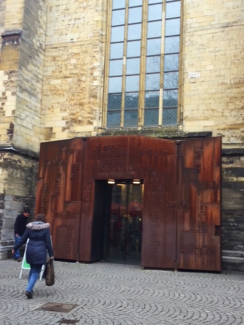Die schoenste Buchhandlung in Europa l eine Buchhandlung in einer Kirche in Maastricht