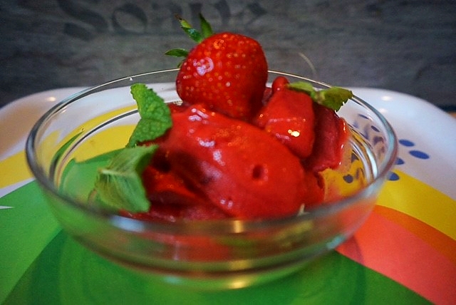 schnelles Erdbeer Sorbet | Fertig in 2 Minuten