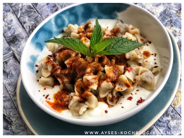 Tuerkische Manti mit roter Sauce l Manti Teig l Tuerkische Tortellini mit Joghurtsauce