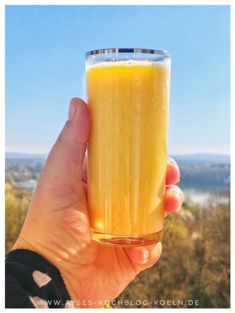 einfacher Mango Smoothie mit Banane