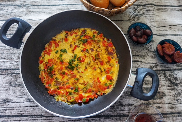 Tuerkisches Ruehrei Menemen Rezept - das Bauernfruehstueck
