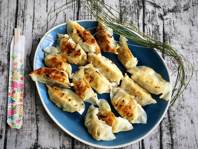 Fertige Gyoza in 10 Minuten auf dem Tisch l japanische Teigtaschen mit Honig