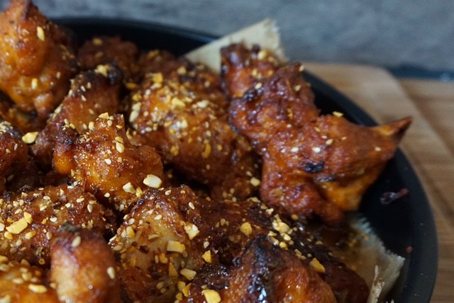 Paprika Chickenwings mit Honig und Nuss aus dem Ofen: