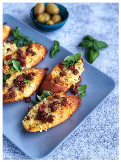 Tuerkisches Kraeuterbaguette mit Sucuk l selbstgemachtes Kraeuterbaguette