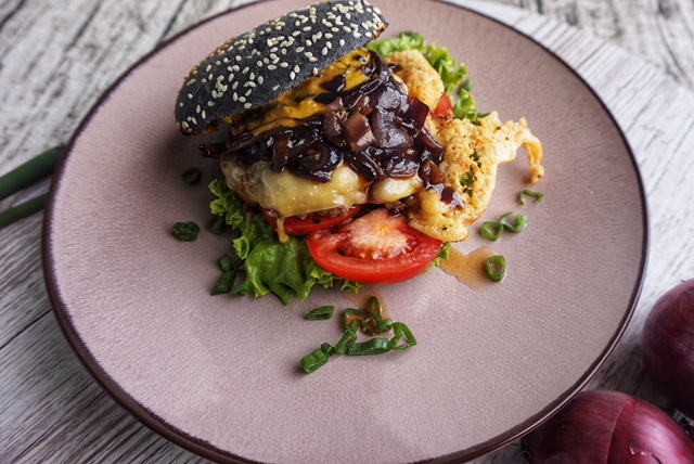 Schwarzer Cheeseburger Rezept l Wie mache ich den perfekten Burger