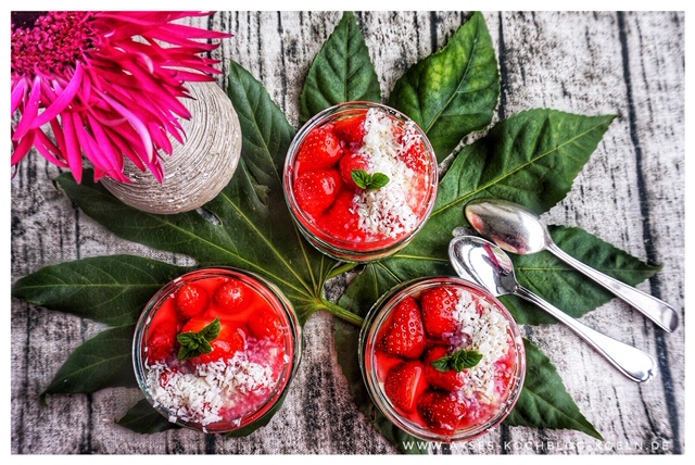 Erdbeertraum Dessert im Glas l Erdbeer-Kuchen aus dem Glas ohne Backen l Strawberry Sadness