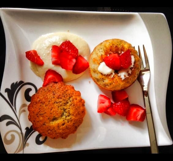 Vanille-Mohn-Muffins mit Erdbeeren