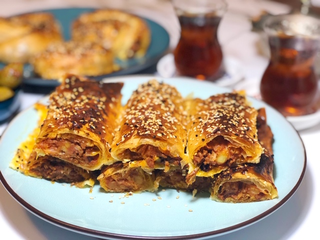 Schnelle tuerkische Boerek mit Kartoffeln und Hackfleisch l Fingerfood Boerek