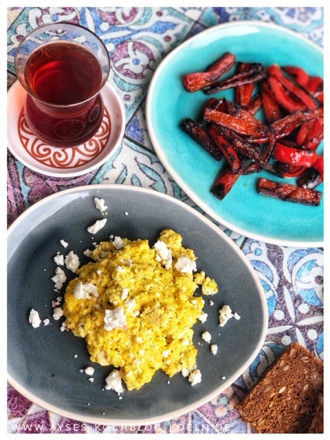 Gegrillte Paprika mit Olivenoel zum Fruehstueck l Paprika Tuerkisch