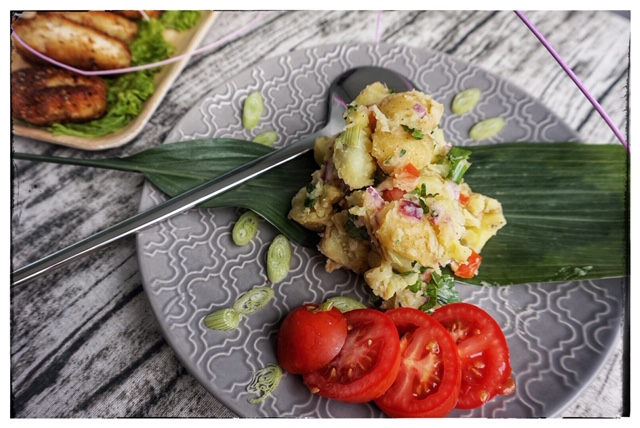 Tuerkischer Kartoffelsalat l Lauwarmer Kartoffelsalat mit Oel und Zwiebeln ohne Majo