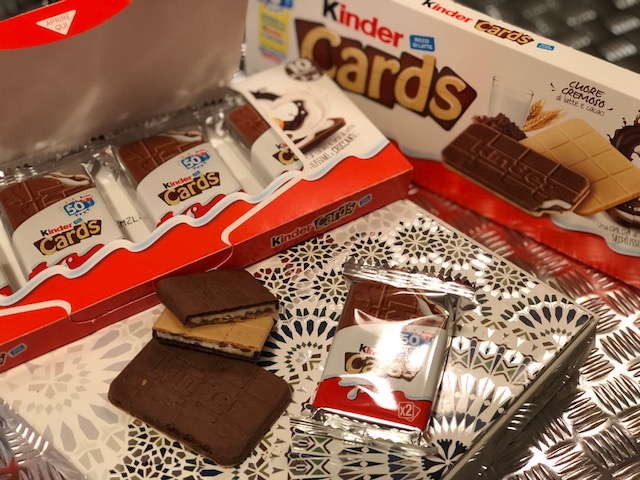 Wie schmecken die Kinder Cards Sorte Milch und Kakao von Ferrero