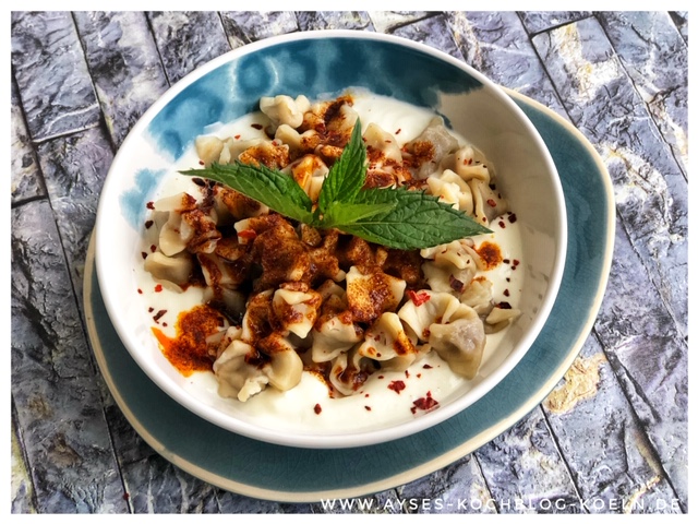 Tuerkische Manti mit roter Sauce l Manti Teig l Tuerkische Tortellini mit Joghurtsauce
