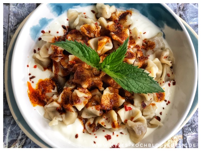 Tuerkische Manti mit roter Sauce l Manti Teig l Tuerkische Tortellini mit Joghurtsauce