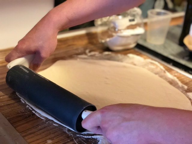 die beste selbstgemachte Pizza mit Sucuk l der Teig muss nicht gehen
